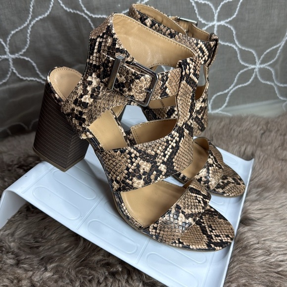 (O) Express Women's Ankle Strap Block Heel Faux Snake Skin Sandals Brown Size 8 - Picture 3 of 11